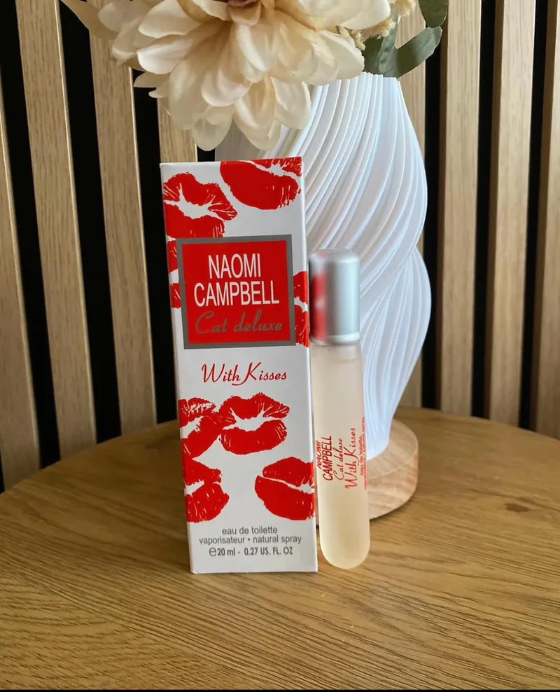 Naomi Campbell Cat Deluxe With Kisses 20 ml s bočicom