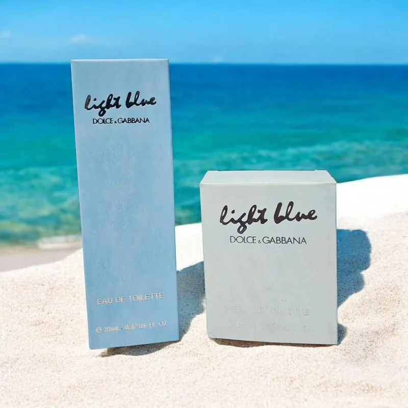 Light Blue 20 ml i 50 ml na pijesku uz more