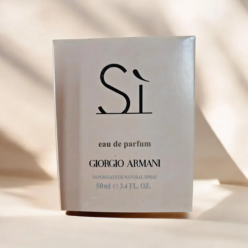 Giorgio Armani Sì 50 ml u sunčevoj svjetlosti